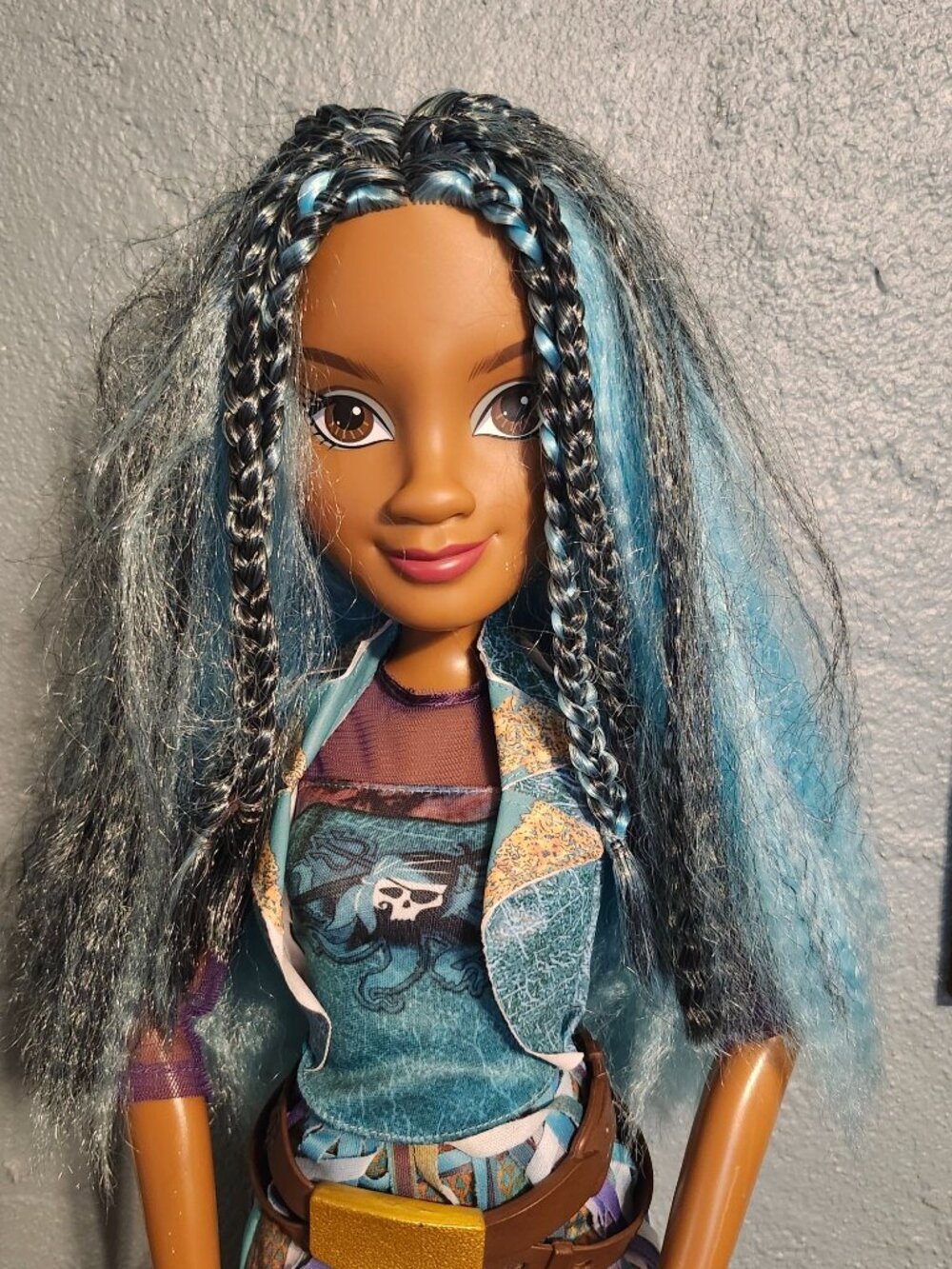 Disney Descendants 3 Uma Doll 28 Inches Pirate Outfit - Picture 2 of 9